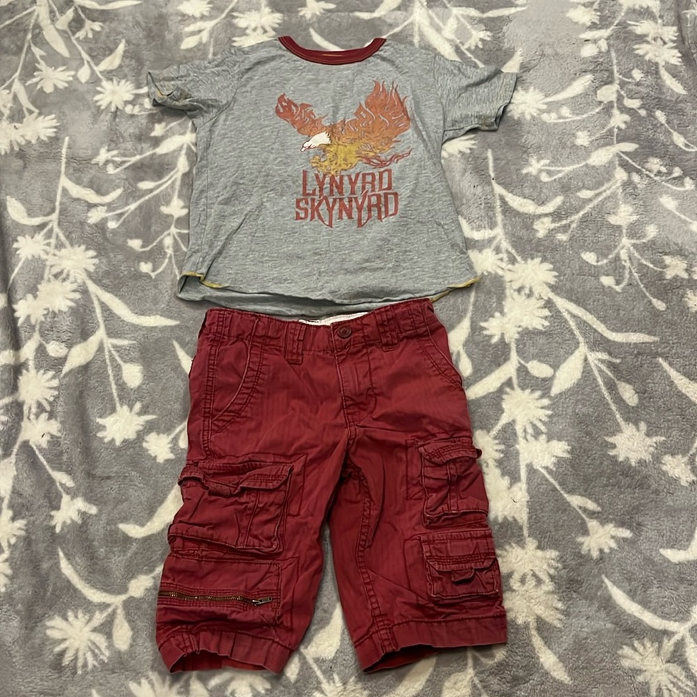 Leonard Skynard tee & Old Navy cargo shorts/ Size 7 cool coordinated bundle💚